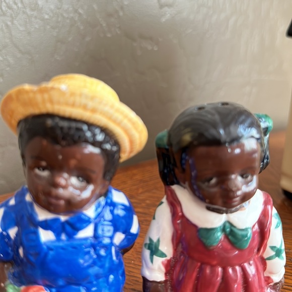 Holiday at Home salt and pepper shaker set - Picture 3 of 8